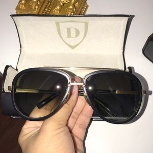 𝔻𝕀𝕋𝔸 𝕊𝕌ℕ𝔾𝕃𝔸𝕊𝕊𝔼𝕊